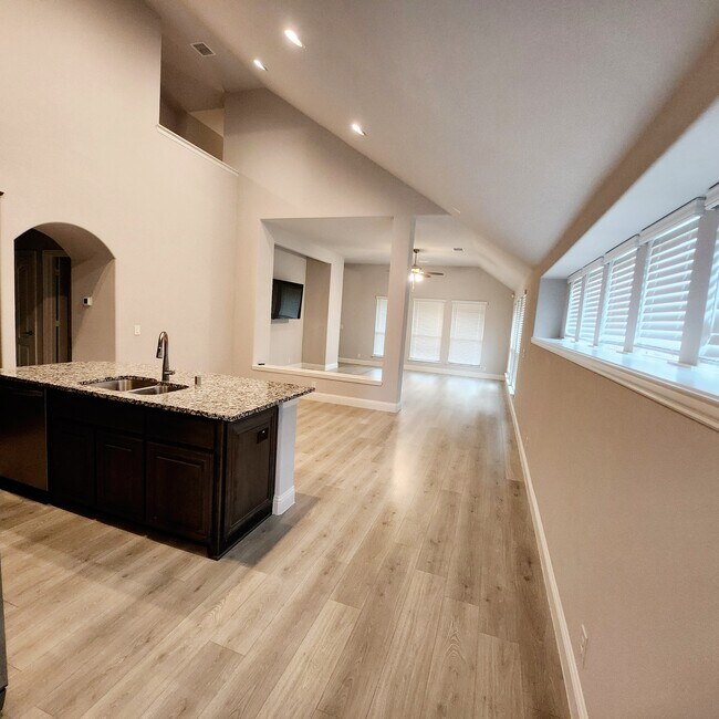 Building Photo - 1312 Carancho Dr