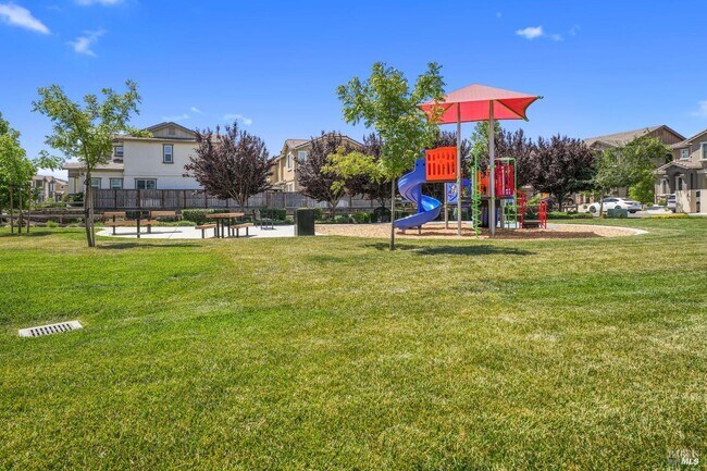 Building Photo - 2056 Parsons Dr
