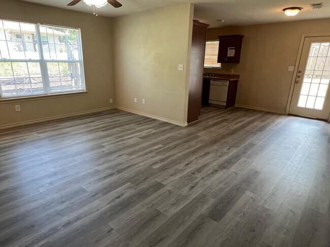 Building Photo - 929-931 Parkplace Ridge