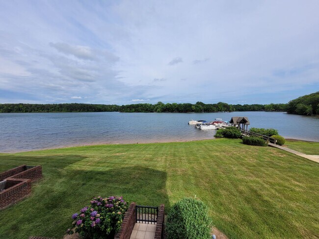 Building Photo - WATERFRONT - 3 Bed/2 Bath Condo - End Unit - Stunning View - Lake Access - Community Pool - Tenni...