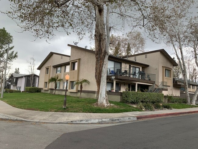 Building Photo - 1176 E Lugonia Ave