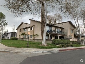Building Photo - Redlands - Lovely 2 Bedroom unit-Move in S...