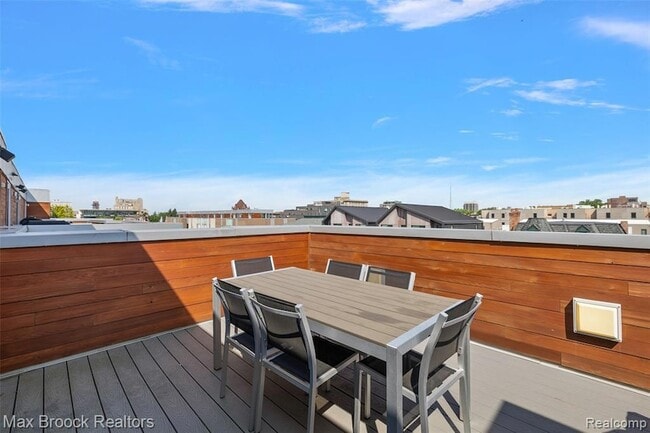 Building Photo - 284 Alfred St