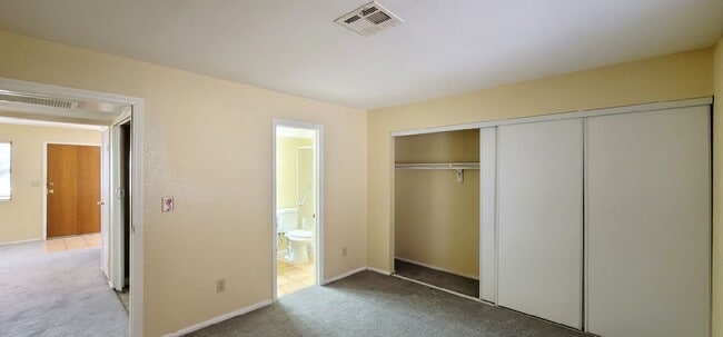 Building Photo - 1204 Observation Dr