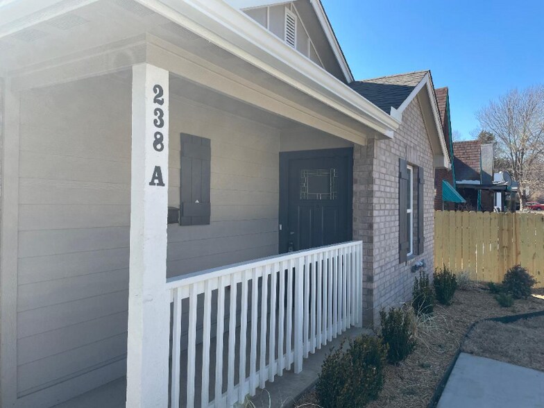 Building Photo - 238 E Young Pl