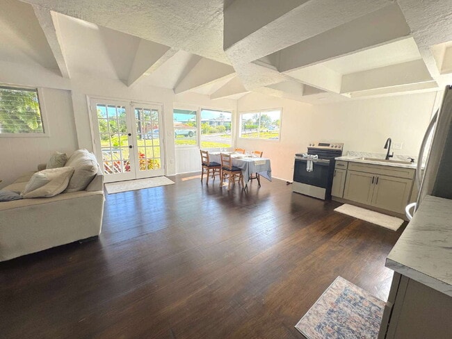 Building Photo - "Charming 3-Bed, Renovated Convenience on Ainaola Drive in Hilo!"