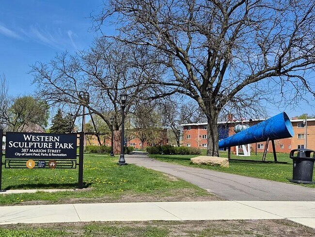 Building Photo - Beautiful 4-Bedroom Unit in St. Paul - Available Now!
