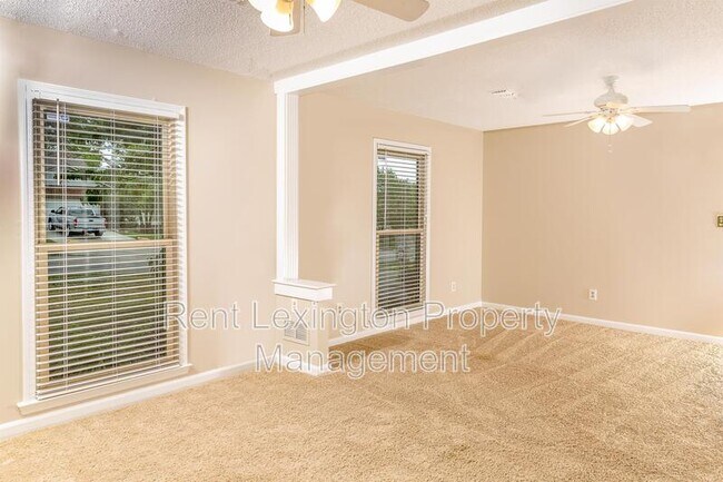 Building Photo - 4661 Saron Dr