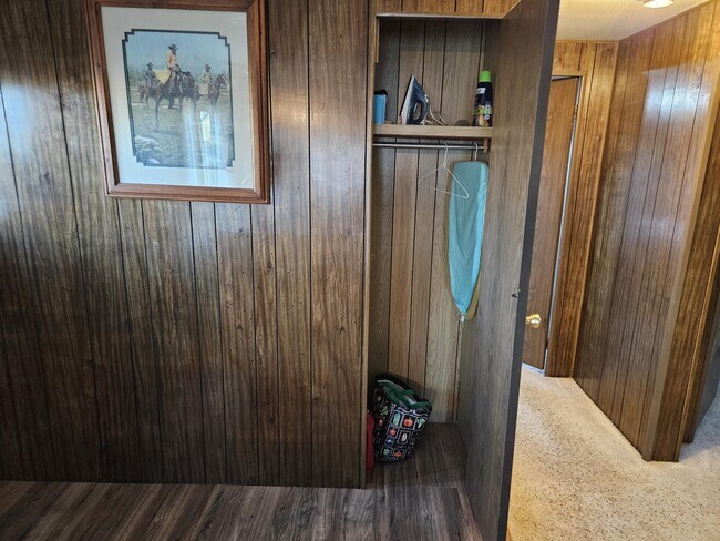 Building Photo - 2006 WY-352