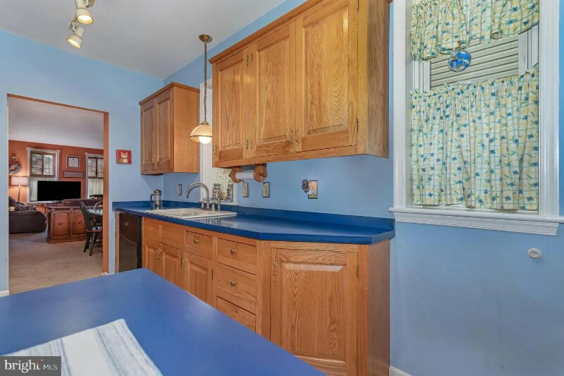 Building Photo - 340 E Locust St