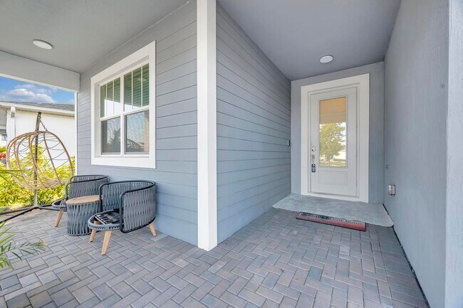 Building Photo - 10142 SW Orana Dr