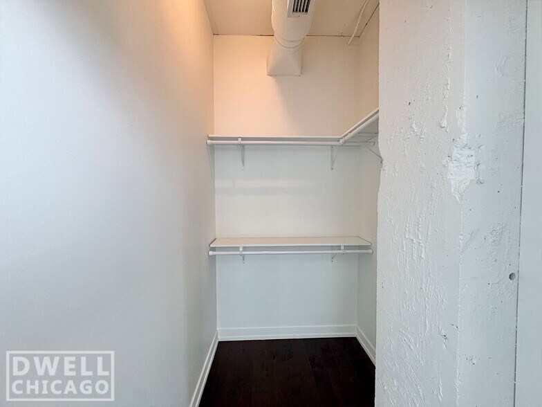 Building Photo - 1217 W Carmen Ave