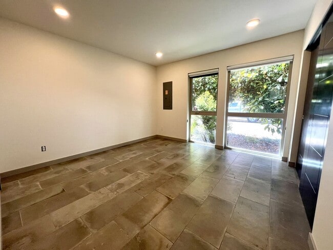 Building Photo - LUXURY ALKI 3 BED TOWNHOME FOR RENT W EXPANSIVE WATER VIEWS!