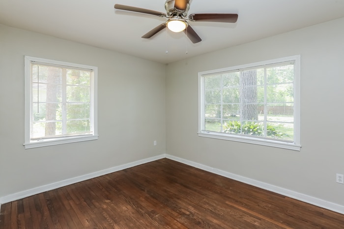 Building Photo - 216 Cedarhurst Dr