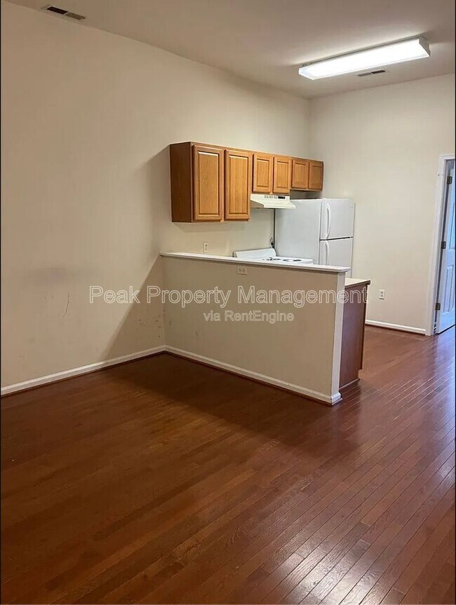 Building Photo - 1106 W Main St