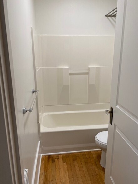 bathroom - 2333 Boylston Ave E
