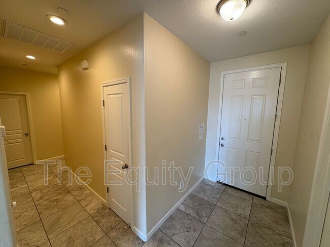Building Photo - 625 E Monte Verde Ave