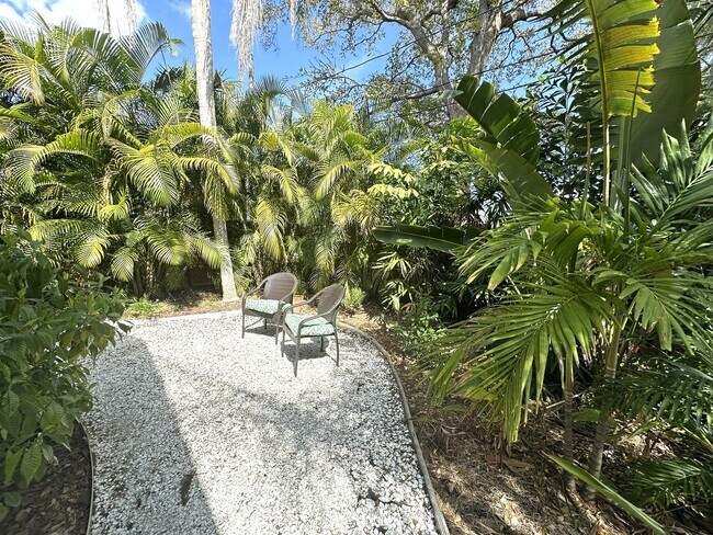 Building Photo - GULFPORT FURN. COTTAGE 2/2 EIGHT MONTH RENTAL MAY 1, 2026-JAN. 3, 2027