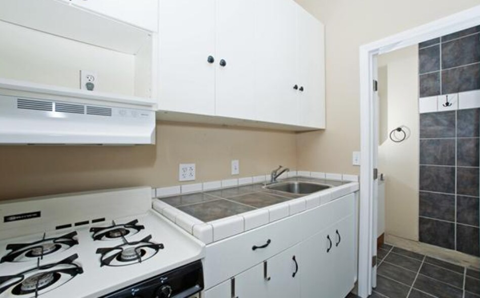 Granny Flat - 2442 Judson St