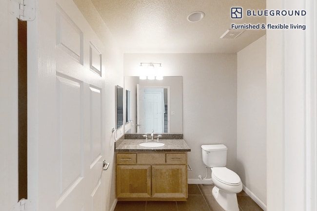 Building Photo - 1099 Admiral Ct