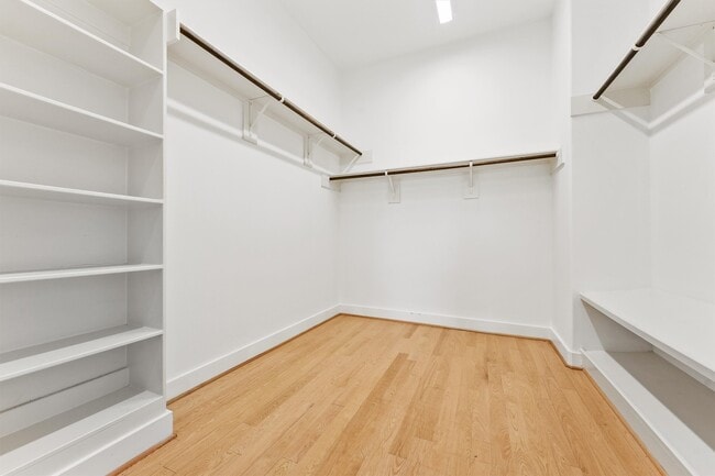 Building Photo - 3205 Baron St