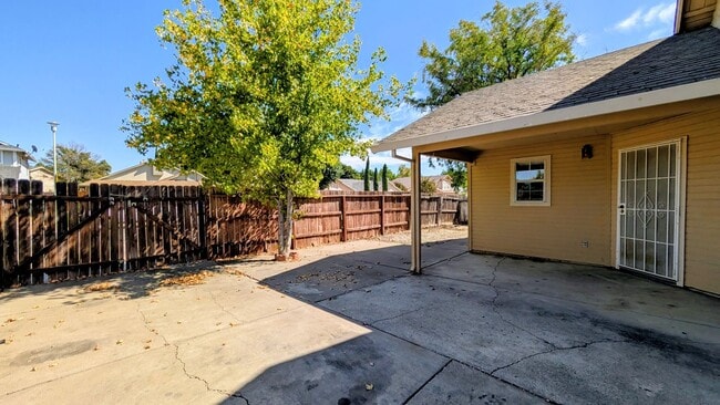 Building Photo - Beautiful 3BD/2BTH Single Family Home on C...