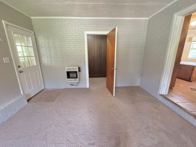 Building Photo - Rural Statesville - 3BR/1BA + Carport & Fu...
