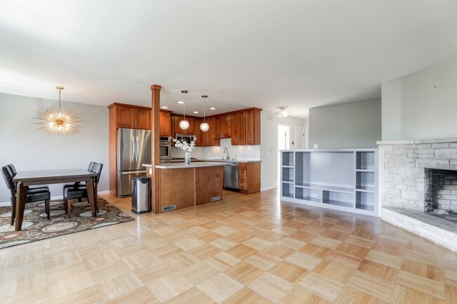 Building Photo - Charming 3 Bedroom and 2 Bath Home in Glen...