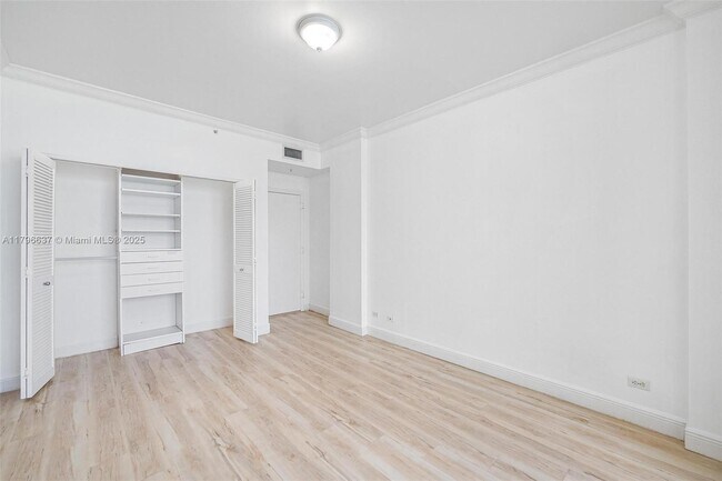 Building Photo - 888 Brickell Key Dr