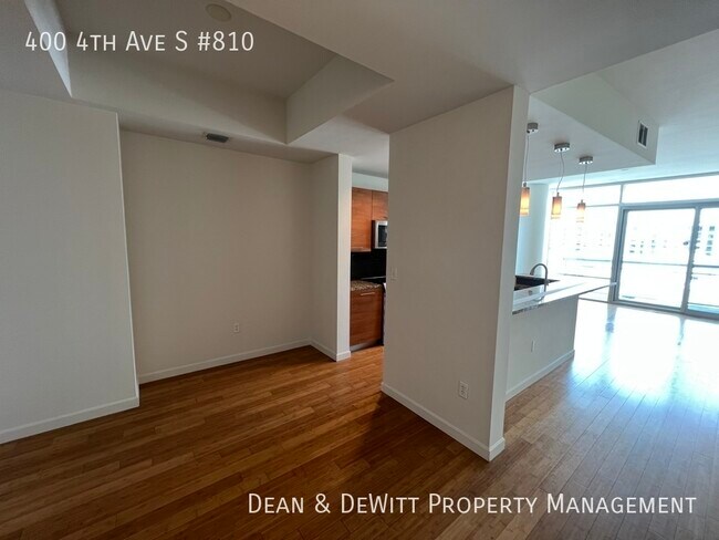 Building Photo - 400 4th Ave S