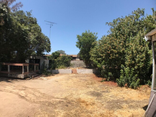Building Photo - BEAUTIFUL WOOD FLOORS IN THIS 5 BED 2 BATHROOM HOUSE- LARGE DOGS OK