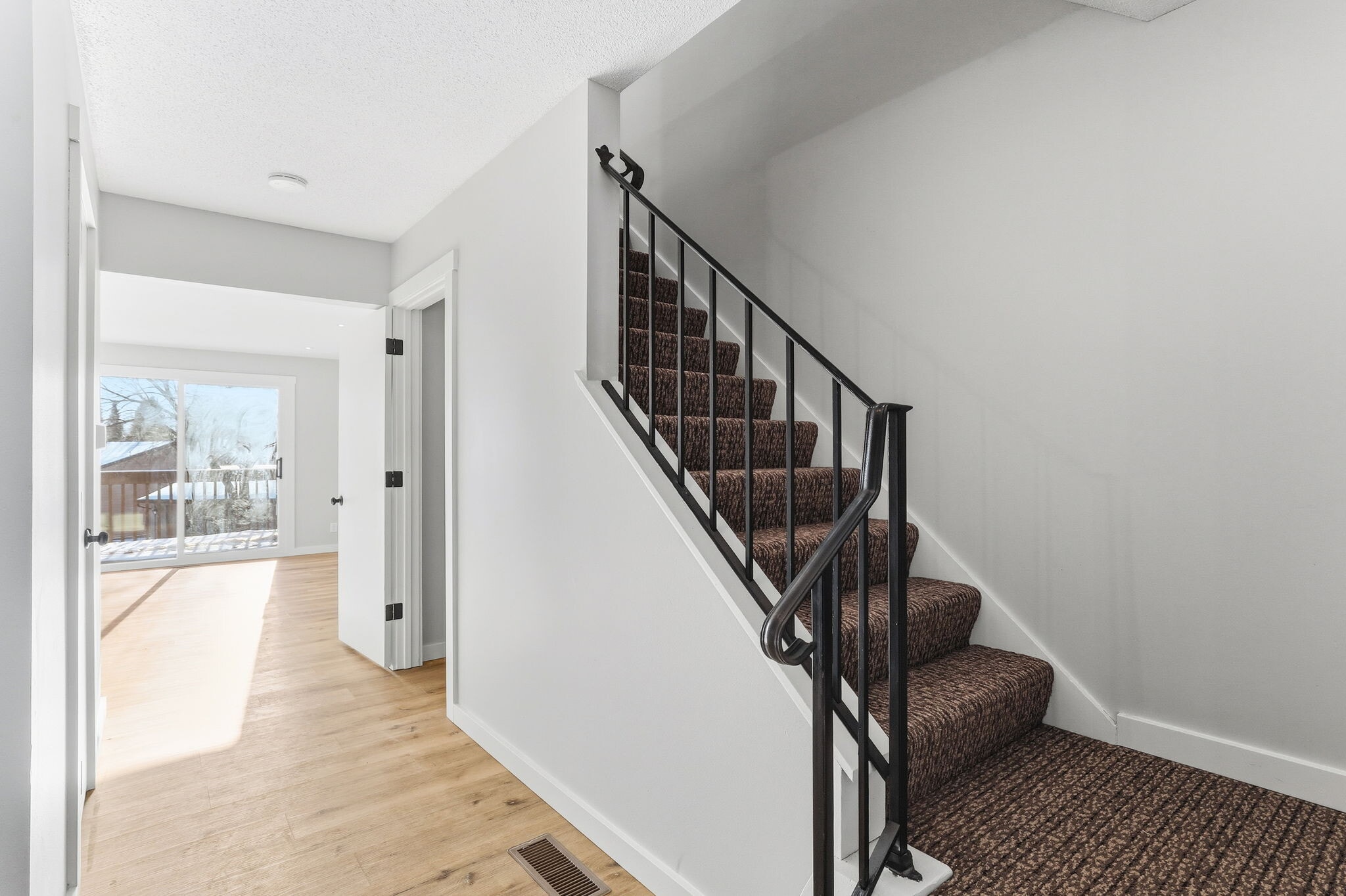 Building Photo - 351 W Eagle Lake Dr