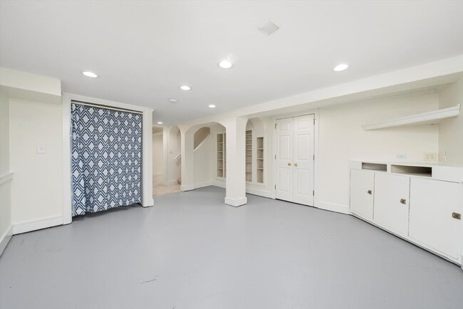 Building Photo - Updated 5-Bedroom, 2-Bath Home Across from the Park