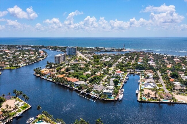 Building Photo - 2307 N Riverside Dr