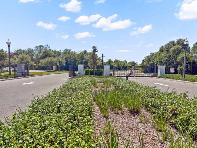 Building Photo - "Spacious 4-Bed Oasis with Granite Charm in Lutz!"In a gated community with 2 Cars garage