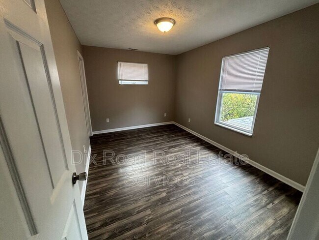 Building Photo - 2112 Lodell Ave