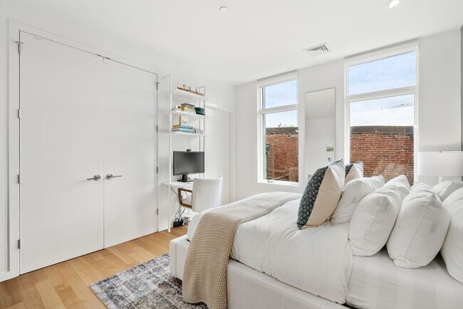 Building Photo - 7 E Springfield St