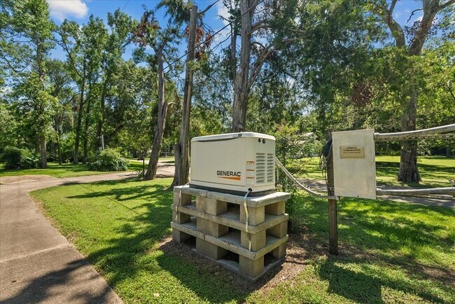 Building Photo - 3415 Bayou Dr E