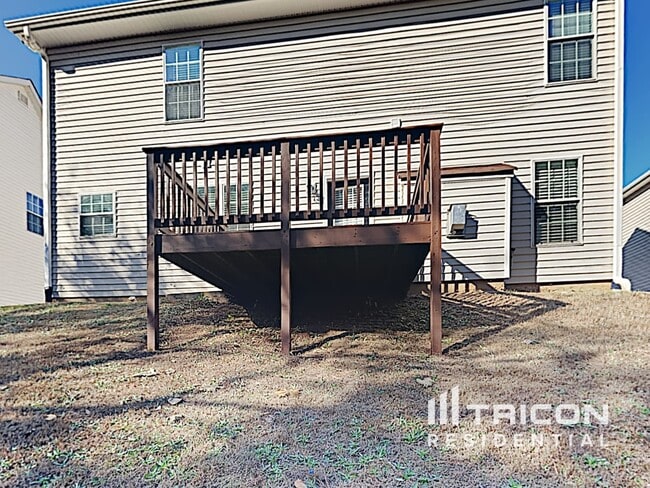 Building Photo - 5876 Colonnade Dr