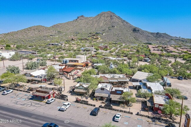 Building Photo - 6050 E Hidden Valley Dr