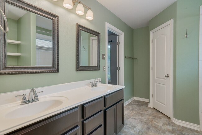 Building Photo - 292 Strawberry Blonde Dr