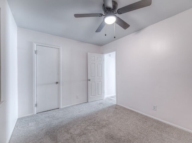 Building Photo - Spacious 3 Bedroom, 2 Bath Duplex with Garage, Washer & Dryer Included – Move-In Ready!