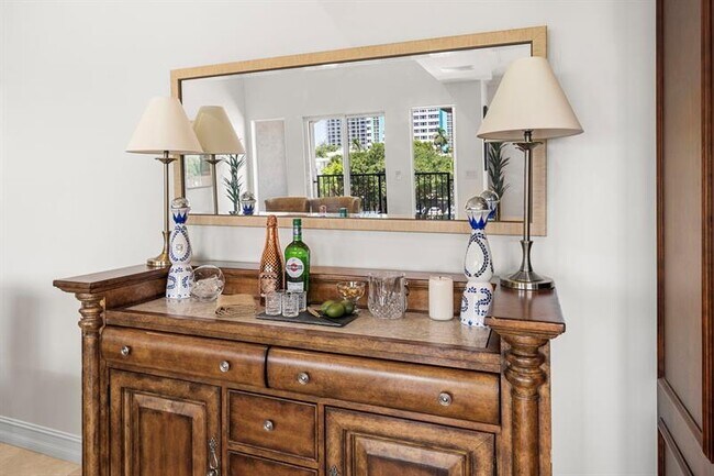 Building Photo - 514 N BIRCH Rd