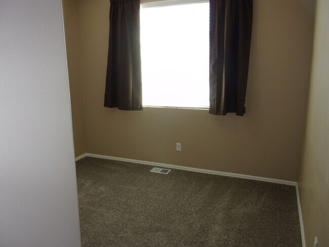 Building Photo - 371 E 2200 S