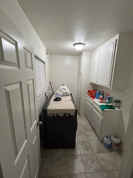 Laundry Room - 17821 Lemon St