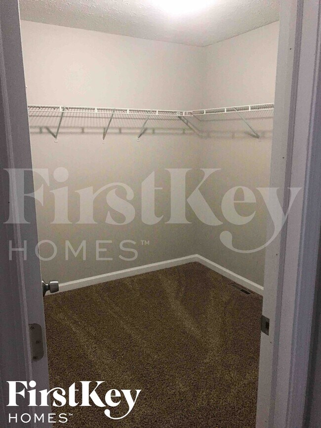 Building Photo - 875 Millers Run Ct