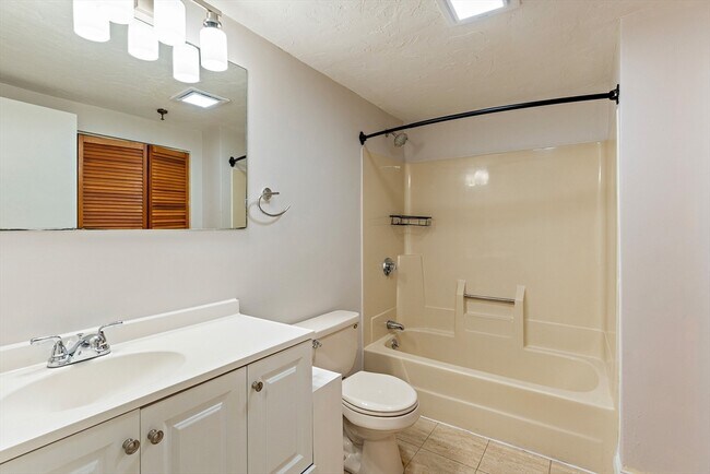 Building Photo - 200 Cove Way