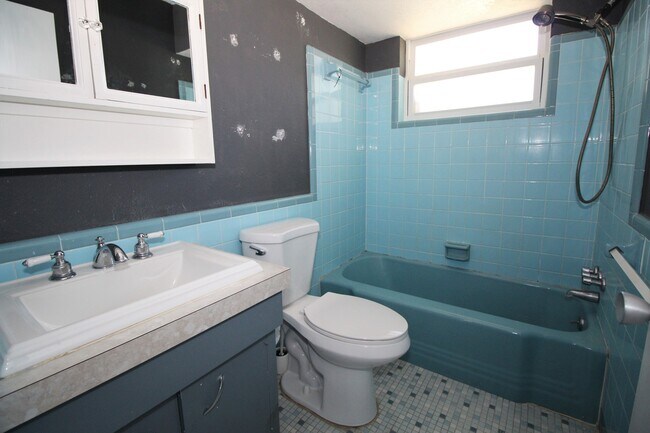 Building Photo - Clearwater home
