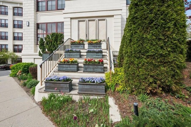 Building Photo - 1 Scarsdale Rd