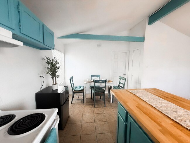 Building Photo - 107 E Venus Ln